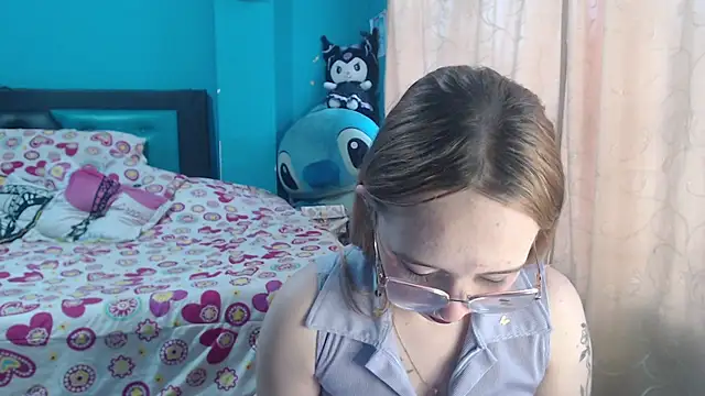 Snapshot of Liaroberts1 chatting on February 28, 11:58 am Liaroberts1 online show from February 28, 11:58 am