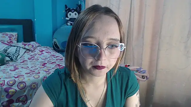 Snapshot of Liaroberts1 chatting on March 4, 11:51 am Liaroberts1 online show from March 4, 11:51 am