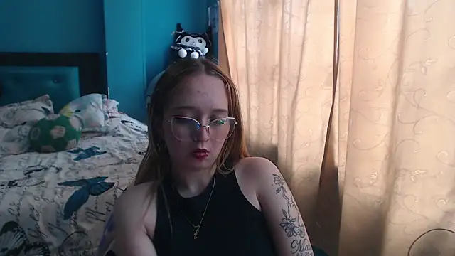 Snapshot of Liaroberts1 chatting on March 13, 6:01 pm Liaroberts1 online show from March 13, 6:01 pm