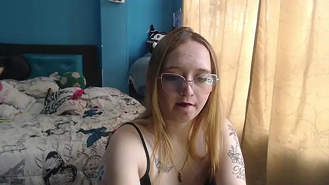 Snapshot of Liaroberts1 chatting on March 14, 6:18 pm Liaroberts1 online show from March 14, 6:18 pm