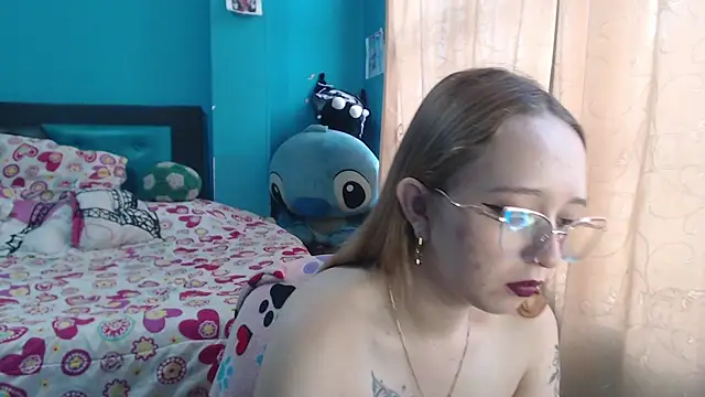 Snapshot of Liaroberts1 chatting on March 15, 12:02 pm Liaroberts1 online show from March 15, 12:02 pm