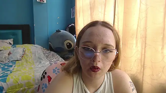 Snapshot of Liaroberts1 chatting on March 17, 6:11 pm Liaroberts1 online show from March 17, 6:11 pm