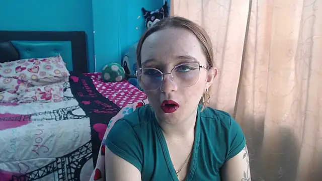 Snapshot of Liaroberts1 chatting on March 18, 11:52 am Liaroberts1 online show from March 18, 11:52 am