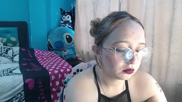 Snapshot of Liaroberts1 chatting on March 19, 11:50 am Liaroberts1 online show from March 19, 11:50 am