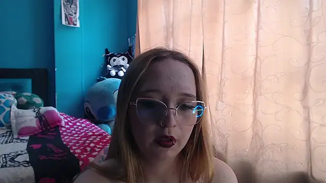 Snapshot of Liaroberts1 chatting on March 21, 3:02 pm Liaroberts1 online show from March 21, 3:02 pm