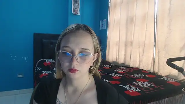 Snapshot of Liaroberts1 chatting on November 24, 12:16 pm Liaroberts1 online show from November 24, 12:16 pm