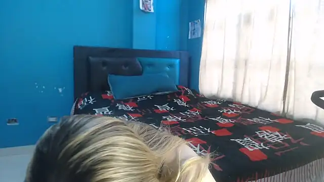 Snapshot of Liaroberts1 chatting on November 25, 12:16 pm Liaroberts1 online show from November 25, 12:16 pm