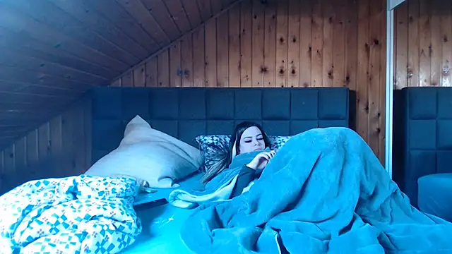 BoeseMoni1998 online show from March 6, 9:03 am