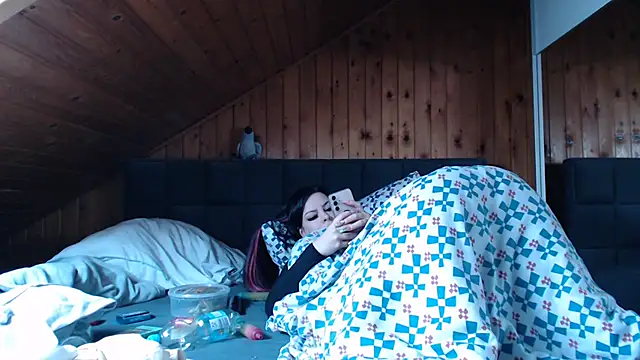 BoeseMoni1998 online show from October 22, 1:00 pm