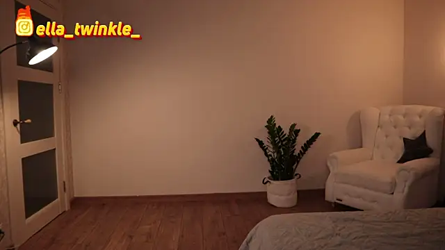 Snapshot of ella_twinkl chatting on September 11, 6:08 pm ella twinkl online show from September 11, 6:08 pm