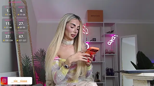 ArianaArianna online show from February 16, 9:05 am