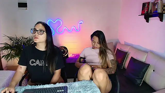 Jules n Gia online show from January 30, 11:55 pm