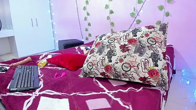 ambersmitx online show from January 5, 9:36 pm