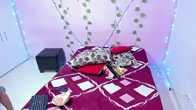 ambersmitx online show from January 9, 11:45 pm