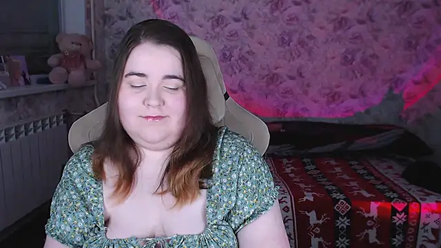 Estelle Hicks online show from February 22, 6:39 pm