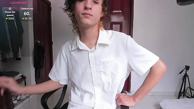 Snapshot of Danni_boy chatting on December 16, 8:03 pm Danni boy online show from December 16, 8:03 pm