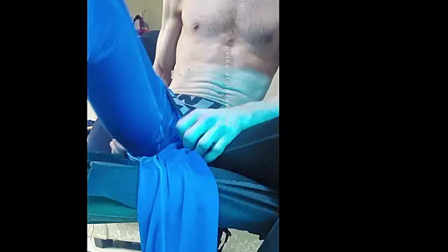 Snapshot of slendt94 chatting on March 6, 1:24 pm slendt94 online show from March 6, 1:24 pm