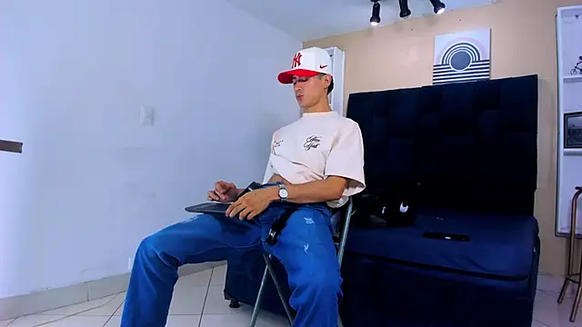 Snapshot of Jhonn_Rhyss chatting on February 27, 2:21 am Jhonn Rhyss online show from February 27, 2:21 am