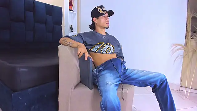 Snapshot of Jhonn_Rhyss chatting on November 28, 2:36 am Jhonn Rhyss online show from November 28, 2:36 am