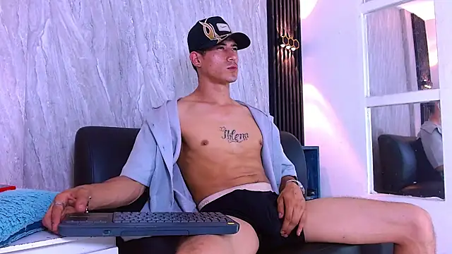 Snapshot of Jhonn_Rhyss chatting on December 21, 7:32 pm Jhonn Rhyss online show from December 21, 7:32 pm