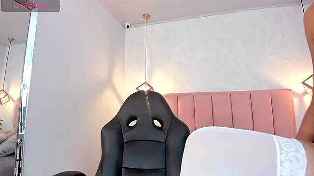 SUNNYCYRUS online show from March 3, 7:28 pm