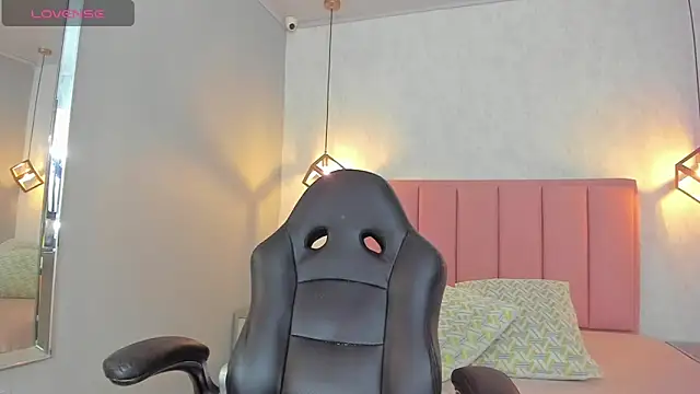 SUNNYCYRUS online show from March 10, 12:43 pm