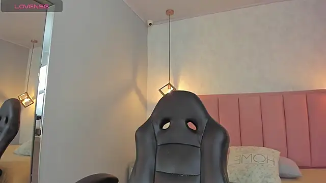 SUNNYCYRUS online show from March 27, 12:49 pm