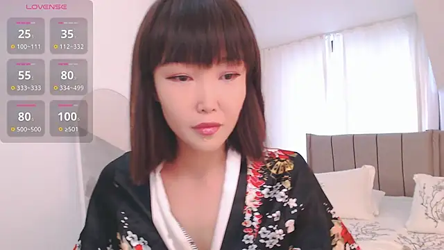 Snapshot of TumiLio chatting on December 7, 6:10 am TumiLio online show from December 7, 6:10 am