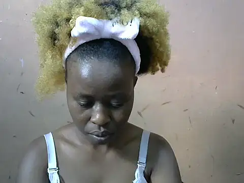 Snapshot of sexy-rosie chatting on September 18, 8:49 am sexy-rosie online show from September 18, 8:49 am