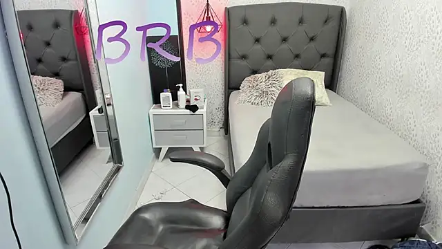 SUZETMONACO online show from February 5, 7:40 pm