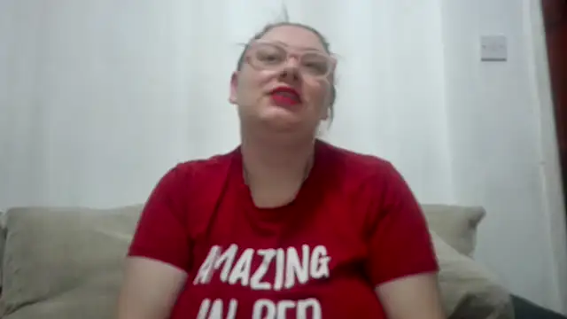 Snapshot of Bustycurves chatting on October 25, 10:37 pm Bustycurves online show from October 25, 10:37 pm