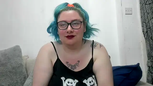 Snapshot of Bustycurves chatting on June 5, 11:10 pm Bustycurves online show from June 5, 11:10 pm