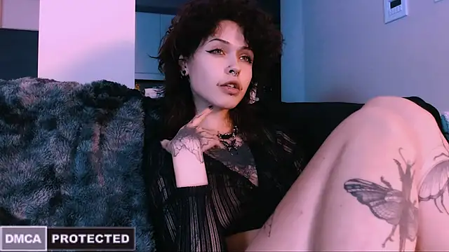 Snapshot of NaughtyLittleFox chatting on October 30, 5:20 am NaughtyLittleFox online show from October 30, 5:20 am