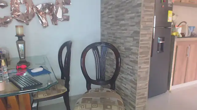 Snapshot of brigitht chatting on January 18, 4:33 pm brigitht online show from January 18, 4:33 pm