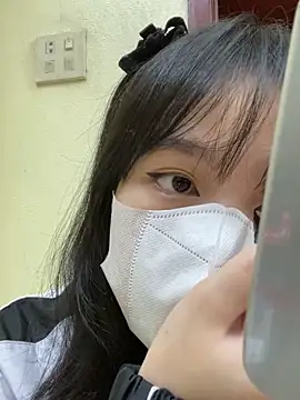 Snapshot of minmin2kk5 chatting on February 17, 2:15 pm minmin2kk5 online show from February 17, 2:15 pm