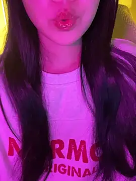 Snapshot of minmin2kk5 chatting on November 27, 6:04 am minmin2kk5 online show from November 27, 6:04 am