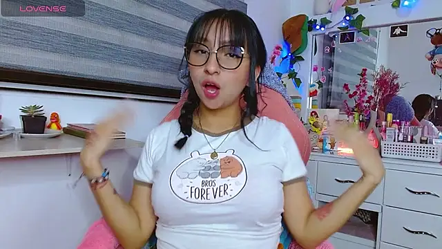 Snapshot of Littlerouse_ chatting on January 9, 1:50 am Littlerouse online show from January 9, 1:50 am