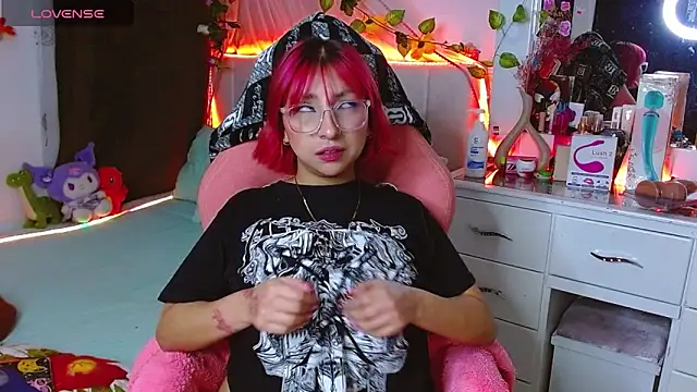 Snapshot of Littlerouse_ chatting on December 2, 11:11 pm Littlerouse online show from December 2, 11:11 pm