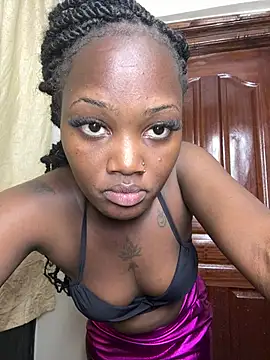 Snapshot of Queen_Arnah254 chatting on May 5, 2:47 pm Queen Arnah254 online show from May 5, 2:47 pm