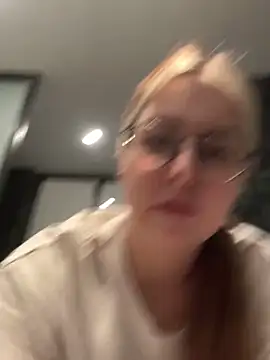 Livewithlucy online show from January 29, 1:17 pm