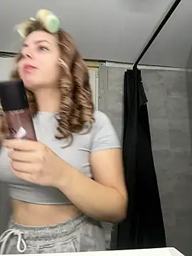 Livewithlucy online show from March 6, 10:09 am