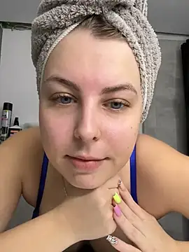 Livewithlucy online show from March 17, 9:01 am