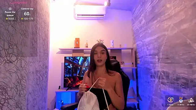 saracaball  online show from January 19, 3:43 am