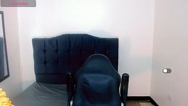 Snapshot of la_ratona_1 chatting on January 2, 10:44 pm la ratona 1 online show from January 2, 10:44 pm