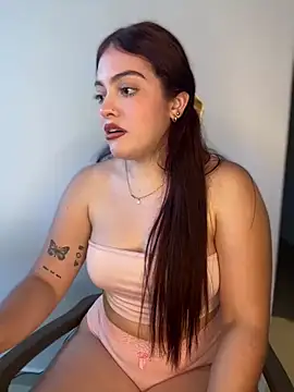 Snapshot of Chloee_Evans1 chatting on January 17, 10:23 pm Chloee Evans1 online show from January 17, 10:23 pm