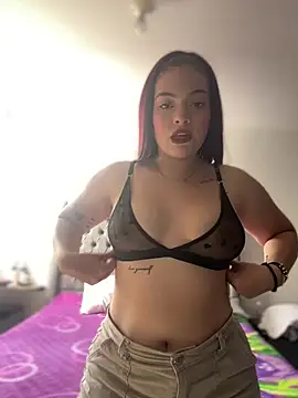 Snapshot of Chloee_Evans1 chatting on January 31, 7:18 pm Chloee Evans1 online show from January 31, 7:18 pm