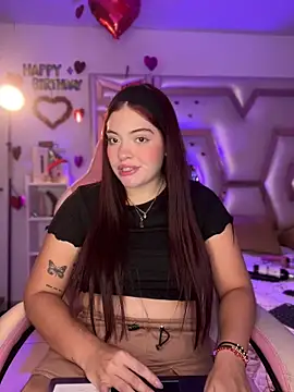 Snapshot of Chloee_Evans1 chatting on February 20, 1:14 am Chloee Evans1 online show from February 20, 1:14 am