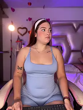 Snapshot of Chloee_Evans1 chatting on March 5, 7:06 pm Chloee Evans1 online show from March 5, 7:06 pm
