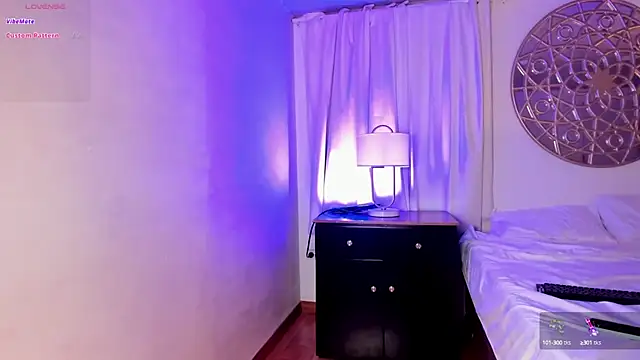 Snapshot of Chloee_Evans1 chatting on September 17, 6:42 pm Chloee Evans1 online show from September 17, 6:42 pm