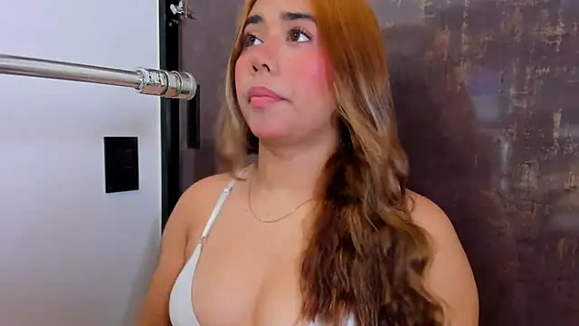 issie cute online show from March 18, 8:12 pm